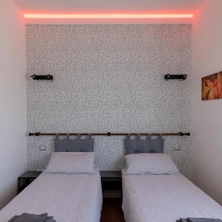 Holiday Cir-013075-cni-00516 Apartment